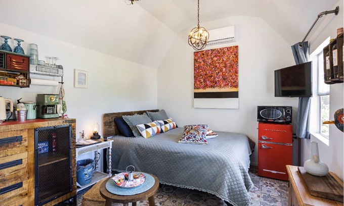 Greater Palm River Point CDC Maison | Charming Barn in Tampa, heated Pool, CLOTHING OPTIONAL