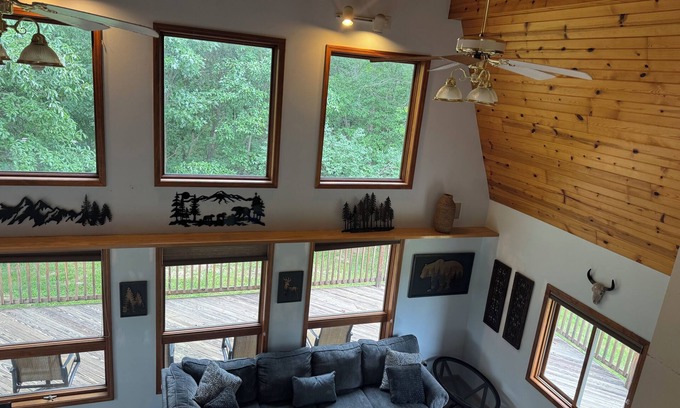 Adair Maison | Charming Barndominium with AC and full amenities in Colchester - 3 bedrooms