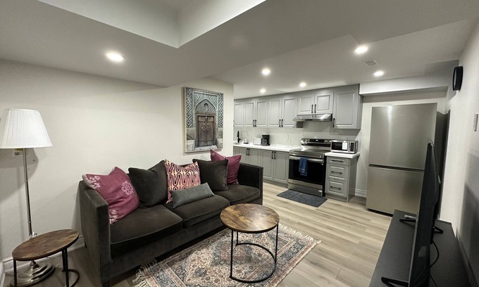 Meadowvale Village Maison | Charming Basement Apartment with Free Parking