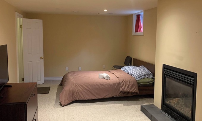 West Hill Maison | Charming Basement Room In Toronto