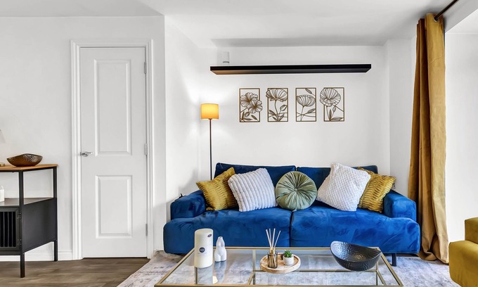 Basildon Maison | Charming Basildon Retreat with Private Garden & Free Parking