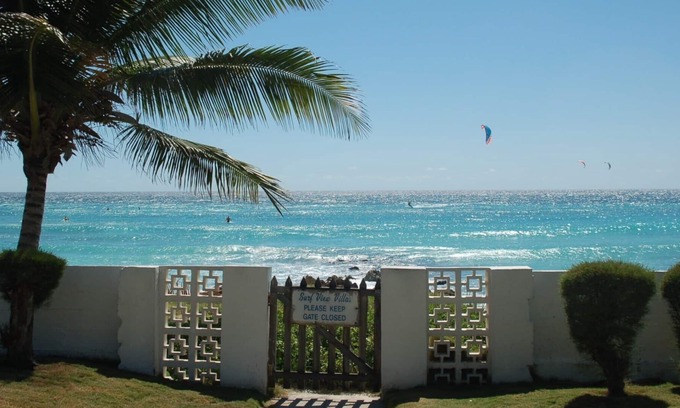 Inch Marlowe Appartement | Charming Beachfront apartment with WiFi in Christ Church