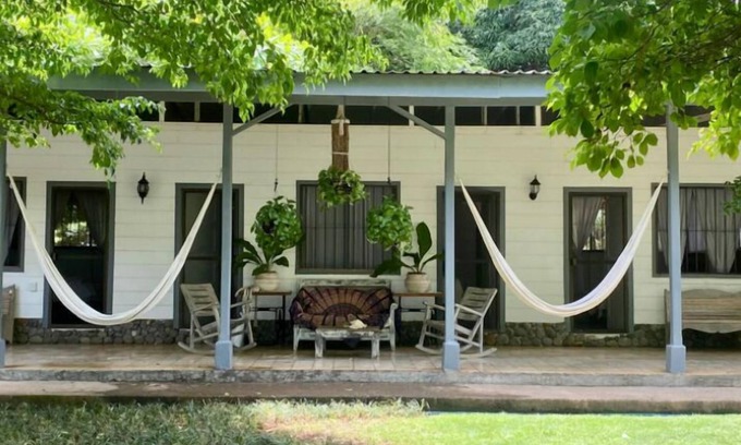 Coco Sunset Hills Maison | Charming Beachfront Family Vacation Home