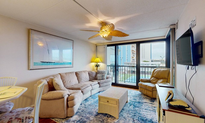 North Ocean City Copropriété | Charming beachfront resort condo w/ocean views, balcony, pools, tennis, W/D & AC
