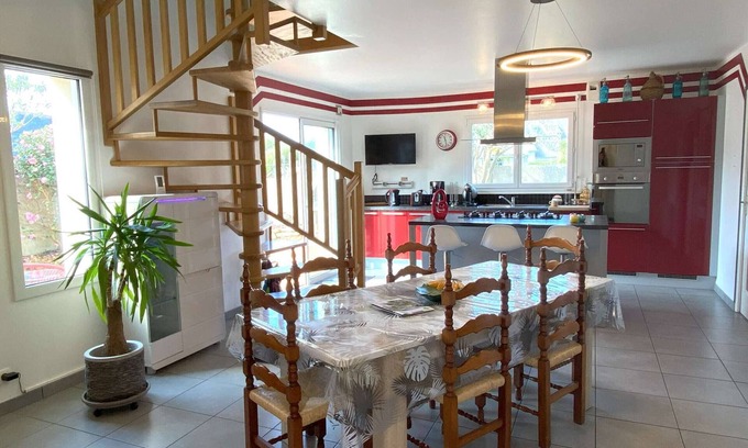 Pleumeur-Bodou Maison | Maison avec WIFI, jardin clos et terrasse, à 500m de la mer et du GR34, Île Grande