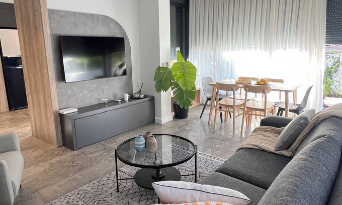 Kemer Mahallesi Appartement | Charming Beachside Apartment with Private Garden