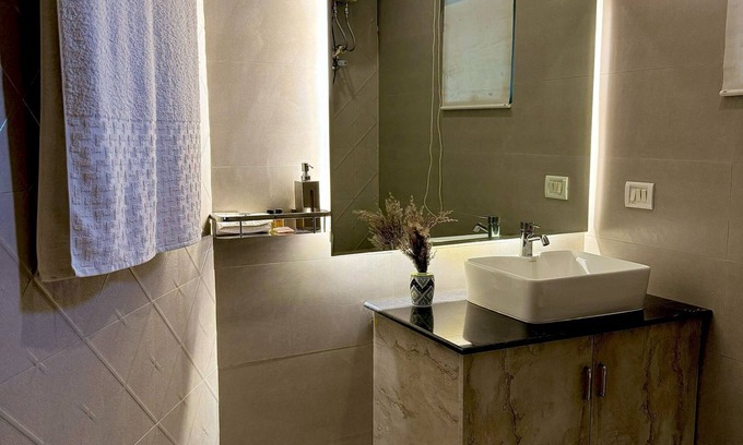 Kalkaji Lit Et Petit-Déjeuner | Charming bed & breakfast with AC and WiFi in serene New Delhi