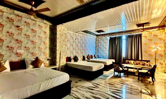 Varanasi Hôtel | Charming bed & breakfast with 15 bedrooms and AC, WiFi in vibrant Varanasi