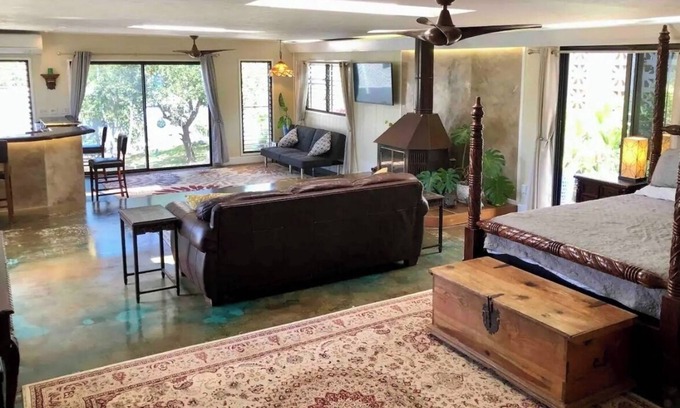Pukalani Lit Et Petit-Déjeuner | Charming bed & breakfast on the slopes of Haleakala with AC, WiFi.