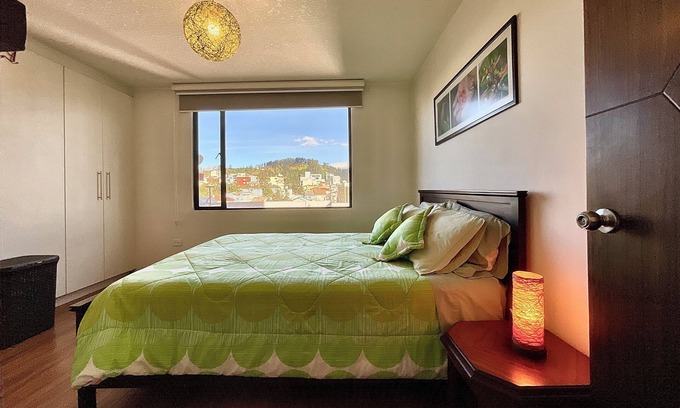 La Paz Appartement | Charming Bohemian Suite with Mountain Views in Quito’s Artistic Heart