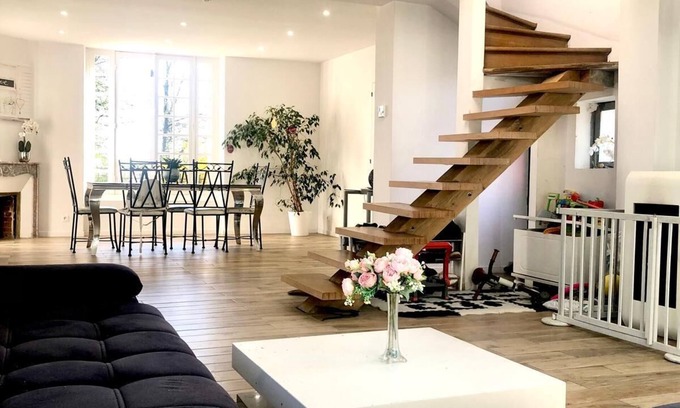 Jouy-sur-Morin Maison | Maison bourgeoise de charme à 1h de Paris – 12 voyageurs – jardin 3 370 m²