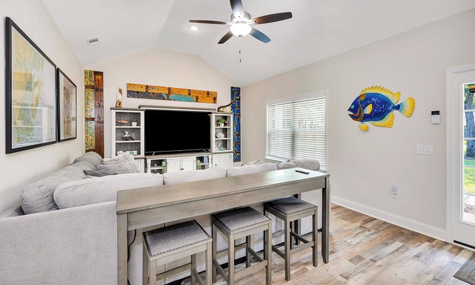 Darien Maison | Charming Brand New 3/2 Home- Downtown Darien 5 min away-High Speed internet