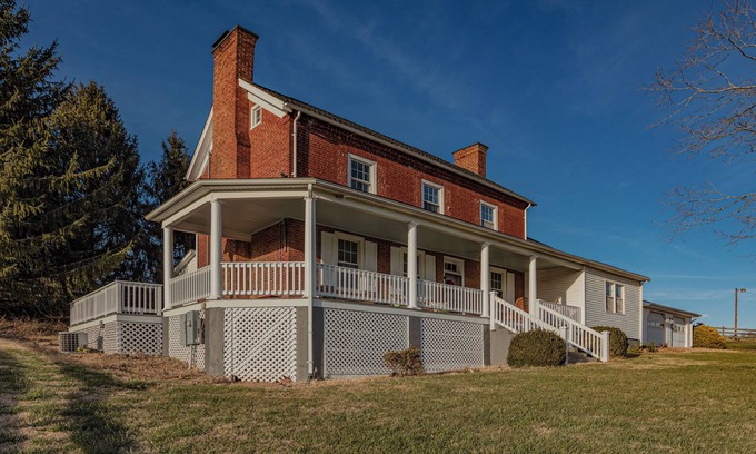 Raphine Autre | Charming Brick Farmhouse w/Wraparound Porch in Brownsburg VA! WIFI & AC
