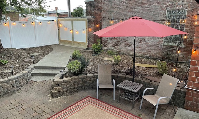 Fayette Maison | Charming bungalow in historic Fayette, MO Walking distance to downtown and CMU