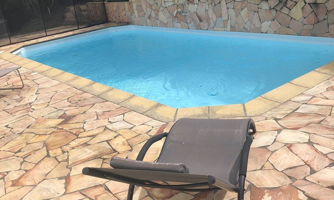 Saint-Joseph Maison | Charmant bungalow avec piscine
