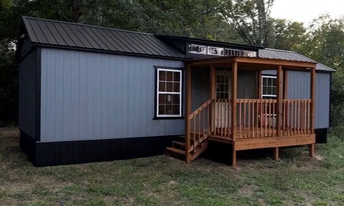 Ferndale Cabine | Charming cabin in St. Charles, AR just 600 yards from the boat ramp