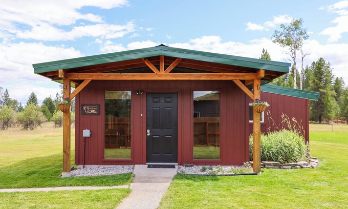 White Pine Cabine | Charming cabin in Trout Creek