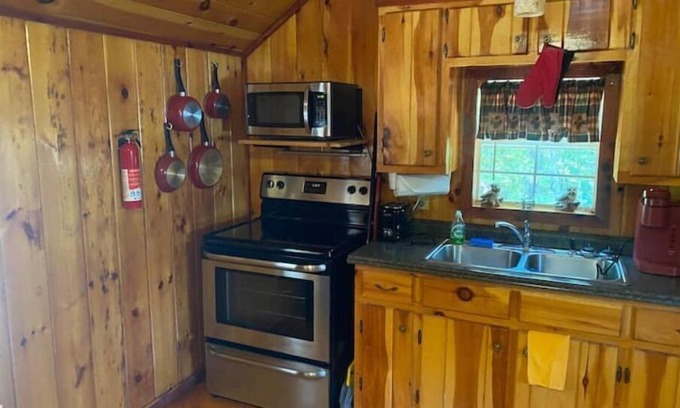 Camden Cabine | Charming Cabin near Kentucky LK