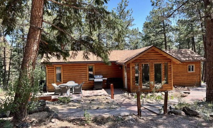 Pine Cabine | Charming Cabin on Dream Property