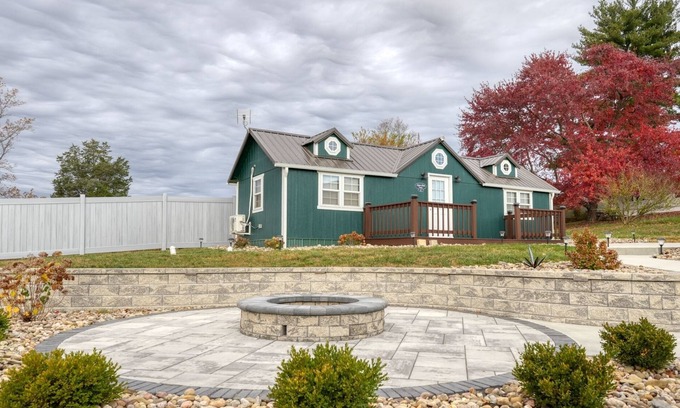 Senecaville Cabine | Charming cabin with Wi Fi and AC in scenic Seneca Lake Marina/Park