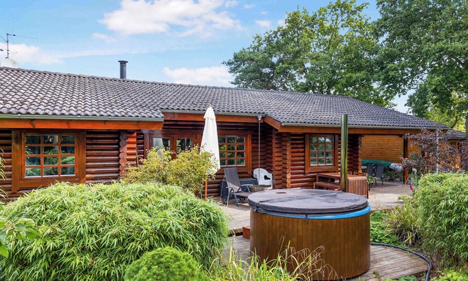 Hoeve Strand Maison | Charming cabin with wilderness hot tub