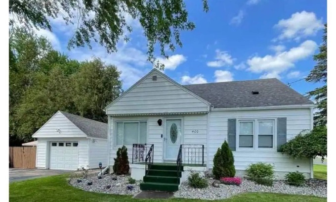 Galeville Maison | Charming cape cod close to it all!