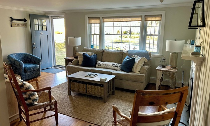 South Yarmouth Maison | Charming Cape house - NEW Central AC, WiFi, laundry, patio, short walk to beach