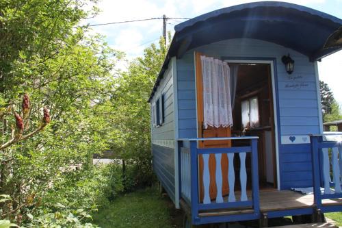 Hamois Maison | Charming Caravan Near Hamois with Garden
