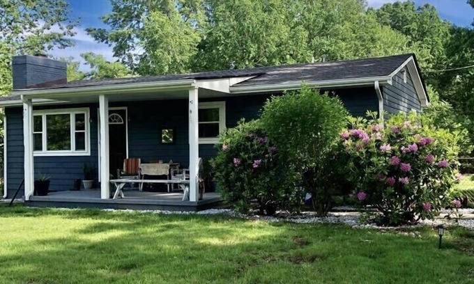 Scottsville Maison | Charming Casa Azul near most famous wineries and Hikes!
