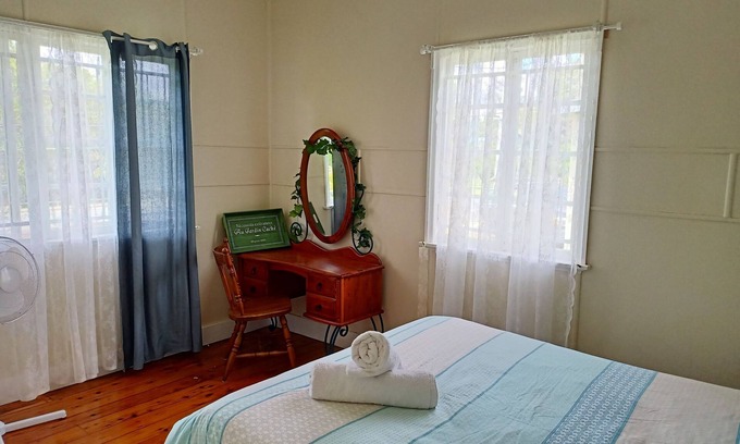 Coorparoo Maison | Charming Central Convenient Peaceful 3bdrm home in Coorparoo