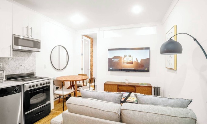 Tudor City Appartement | Brilliant Apartment Steps from the Empire with 2BR 1Bath