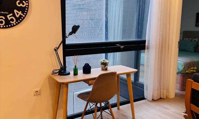 Aveiro Appartement | Charming Central Stay in Aveiro, walk to Canals & Cafes