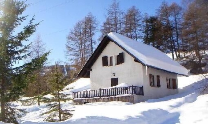 Roubion Chalet De Ski | Charmant chalet 800 mètres des pistes dans petite station de ski