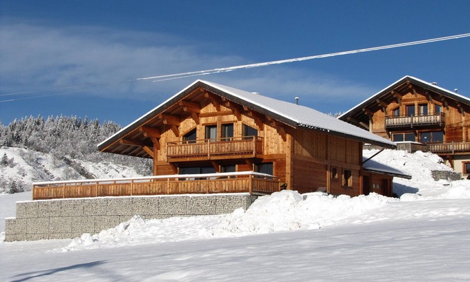Foncine-le-Haut Chalet De Ski | Chalet de charme " les Eterles" 4 épis gite de france avec vue sur la vallée
