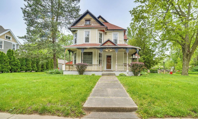 Champaign Maison | Charming Champaign Victorian w/ Deck!