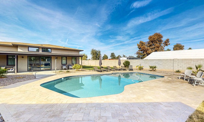 Las Casitas del Sur Hôtel | Charming Chandler retreat with pool, guest house & fun!
