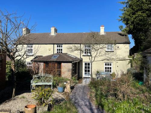 Chepstow Maison | Charming Chepstow Cottage, 3 Bedrooms