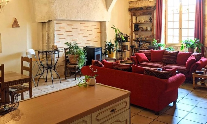 Capdrot Maison | Charming Cilla overlooking Medieval Plaza