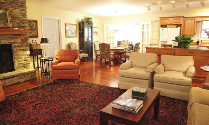 Horse Shoe Maison | Charming, Clean & Comfortable 2-bedroom home in scenic Mills River!