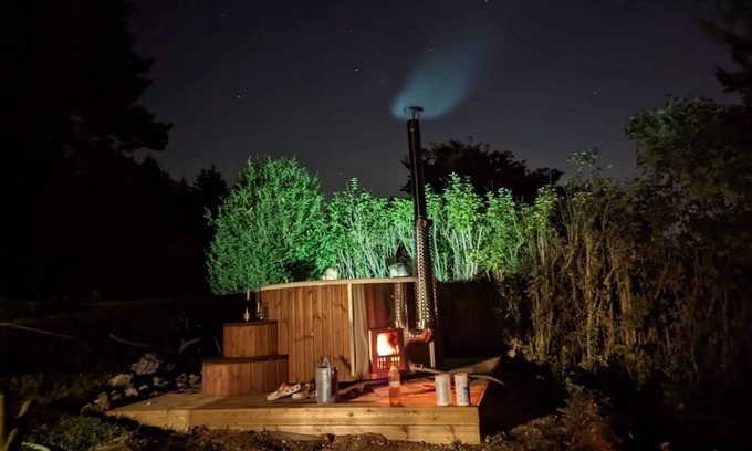 Mesnil-sur-l'Estree Maison | Charming countryside escape 1 hour from Paris with hot tub