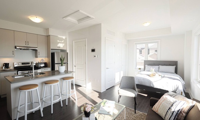 Markham Appartement | 🌟 Charming Coach House with Stunning Pond Views in Markham 🌅 🌊