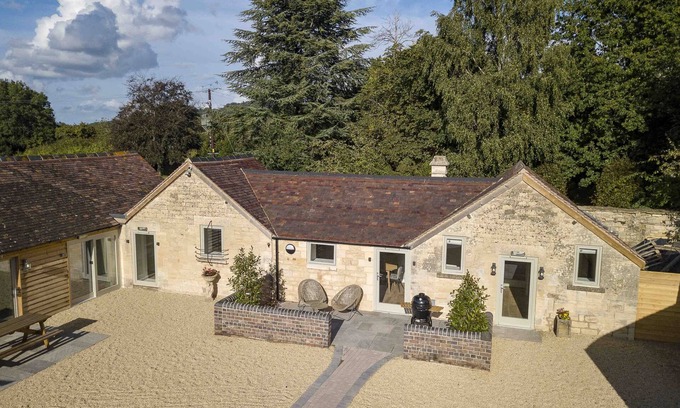 Haresfield Maison | Charming Converted Piggery on Peaceful Cotswold Farm