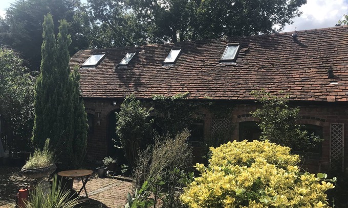 Wixford Maison | Charmante maison de campagne confortable, conversion de grange avec jardin privé. Animaux acceptés