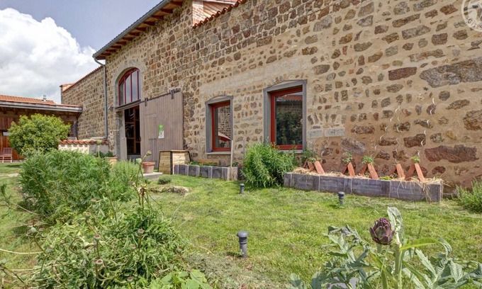 Verrieres-en-Forez Cottage | Gîte de charme avec terrasses et plancha