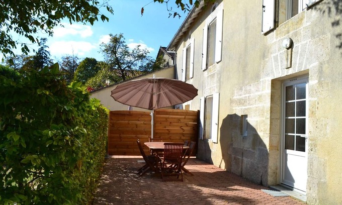 Salles-Lavalette Cottage | Gîte typique Sud Charente, 2 chambres, terrasse, animaux acceptés, proche circuits randonnées
