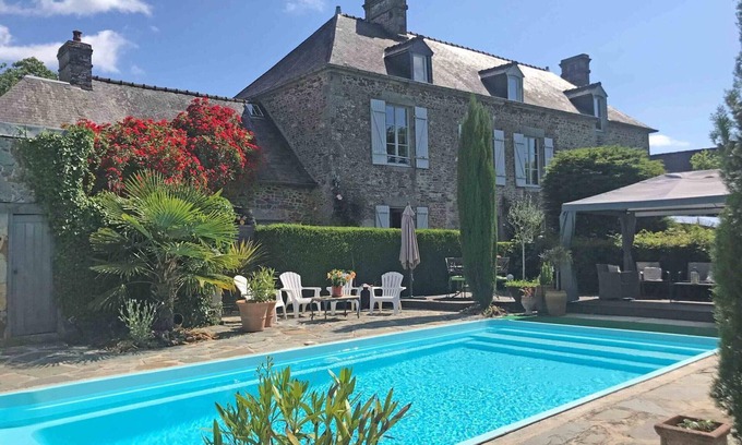 La Chapelle d'Audaine Cottage | Gîte tout confort avec piscine chauffée, jardin et terrasse, idéal pour curistes et randonneurs