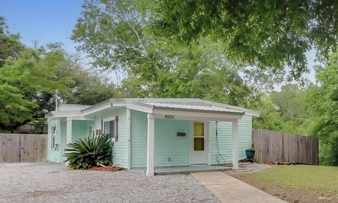 Gulfport Maison | Charming Cottage, a Walk to the beach!