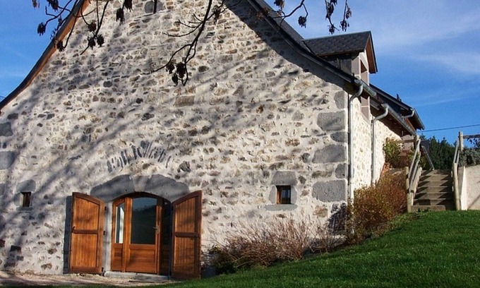 Jaleyrac Cottage | Maison de charme à Jaleyrac avec jardin, proche Mauriac et Dordogne, jusqu'à 4 pers.