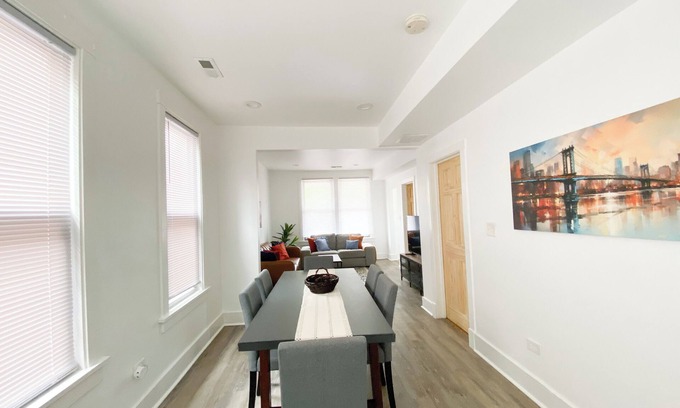 Tri-Taylor Appartement | Charming Cottage Home Near Little Italy & UIC