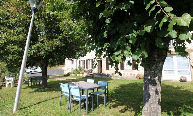 Lorcieres Cottage | Gîte de caractère à Lorcières avec TV, BBQ et animaux admis